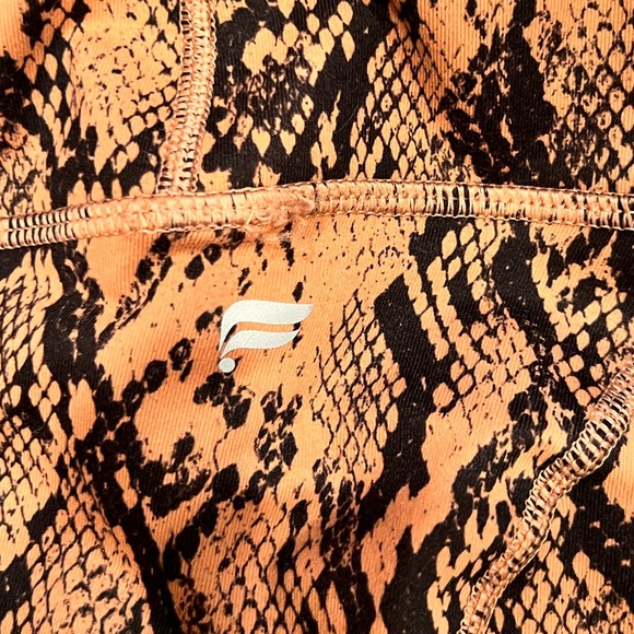 Fabletics workout leggings 🌺 - Picture 2 of 3